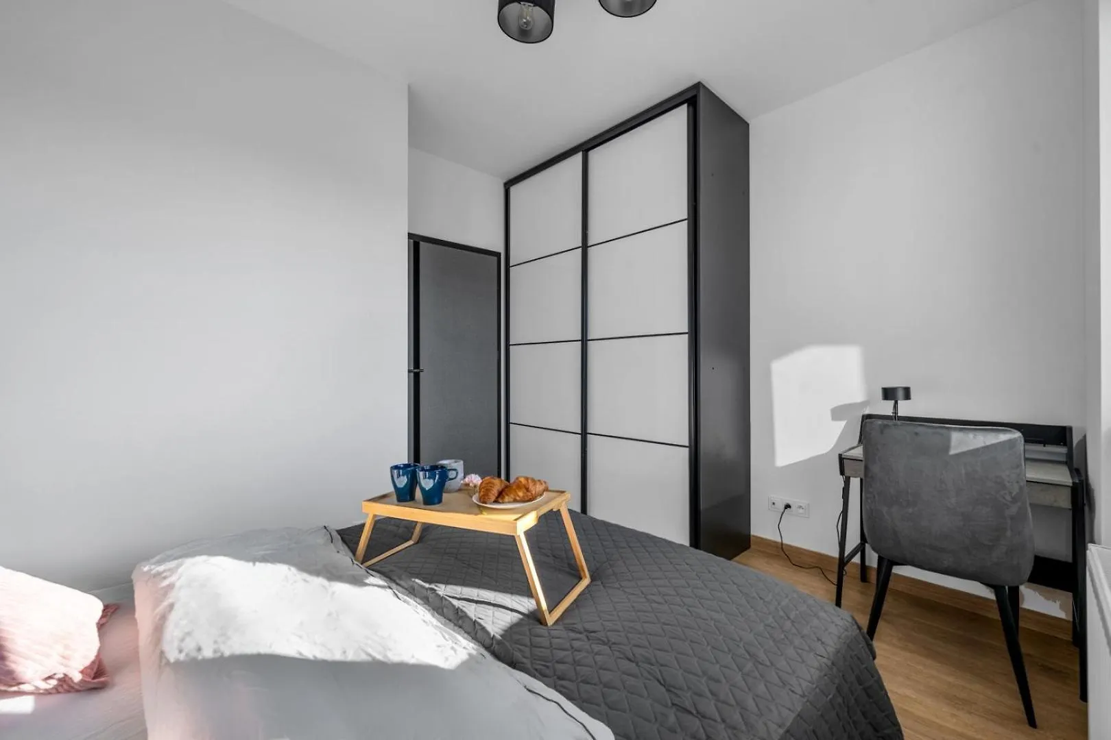 Apartment Warsaw Praga - Modern Apt, Parking, Near River - By Rentujemy
